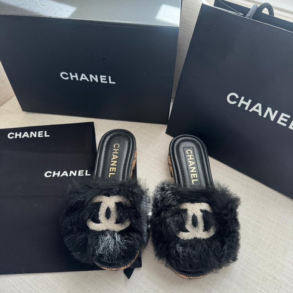 CHANEL Black Faux Fur CC Logo Slide Sandals with Cream Logo